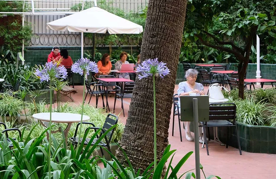 El Jardí Romàntic, la cafeteria i el restaurant